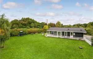 Amazing Home In Glesborg With Wifi - Fjellerup Strand