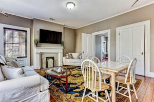 23 E York Street Unit 2