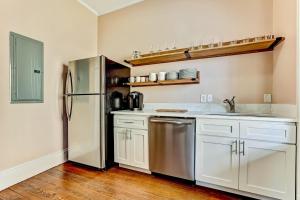 23 E York Street Unit 2