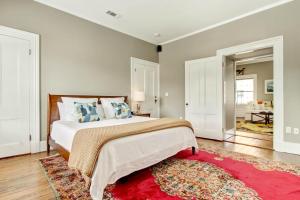 23 E York Street Unit 2