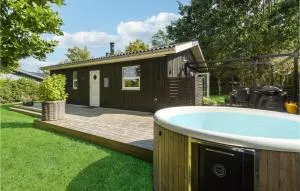 Lovely Home In Hadsund With Wifi - Haslevgårde