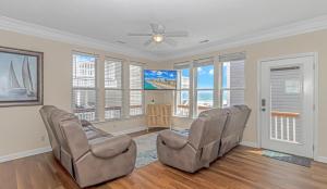 Spectacular and Spacious 7 BR Ocean Lakes House! Steps from the Beach- 1171