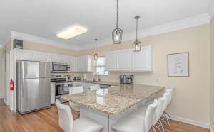 Spectacular and Spacious 7 BR Ocean Lakes House! Steps from the Beach- 1171