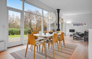 3 Bedroom Stunning Home In Ebeltoft