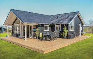 Three-Bedroom Holiday Home In Knebel - Egå