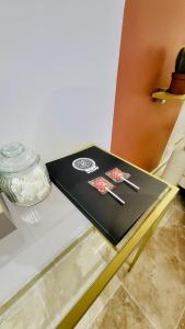 Appartements - LA SUITE DELOS - JACUZZI 2 PLACES - CENTRE VILLE A PIED - LIT QUEEN SIZE - PARKING PRIVEE - WIFI - City Center within walking distance - : photos des chambres