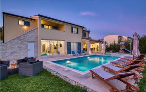 Amazing Home In Naselje Muzini