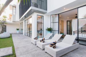 Stylish 4Bed Luxury Villa with Private Pool Access