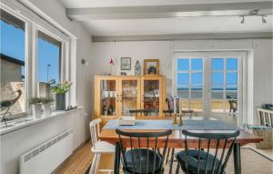 Cozy Home In Glesborg With Wifi