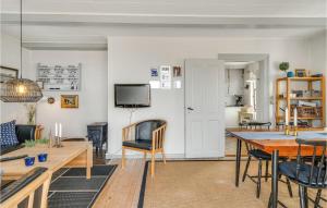 Cozy Home In Glesborg With Wifi