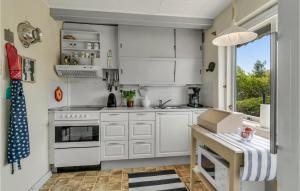 Cozy Home In Glesborg With Wifi