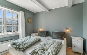 Cozy Home In Glesborg With Wifi