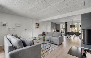 Stunning Home In Ebeltoft With Wifi