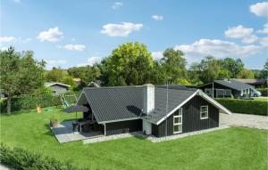 Three-Bedroom Holiday Home In Sydals