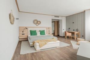 WN LAB Hotel - StayChristmas magic lives