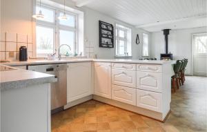 Gorgeous Home In Grindsted With Wifi