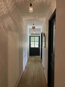 Villas maison pierre centre Uzes climatisation garage : photos des chambres