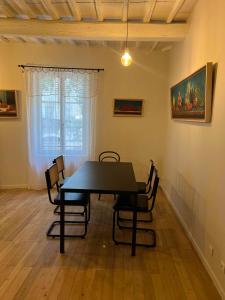 Villas maison pierre centre Uzes climatisation garage : photos des chambres