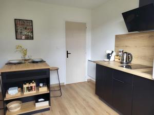 Appartements Appartement cosy dans une maison Proche Mett Tram : photos des chambres