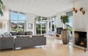 Awesome Home In Ebeltoft With Wifi