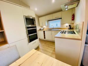 KEATS CHERRY - Cosy Caravan Retreat at Sandy Bay