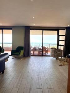 Accommodation Front - Spacious 6 Sleeper Across Ushaka