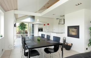 Beautiful Home In Blokhus With Kitchen