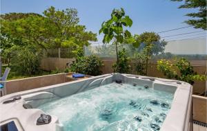 Stunning Home In Rab With Jacuzzi
