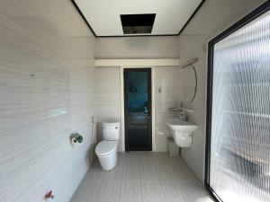 Căn Hộ Có Tầm Nhìn Và Ban Công (Apartment with View and Balcony)