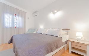 Amazing Apartment In Kneze With Wifi