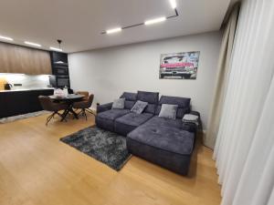 Riverside Retreat Near City