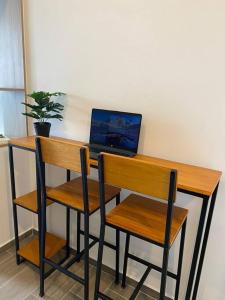 Apartamento a la par del aeropuerto con gran balcón 1 habitación!