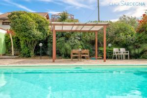 Villa Melograno with exclusive swimming pool surrounded by greenery