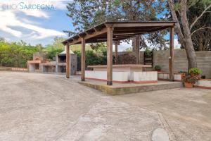 Villa Melograno with exclusive swimming pool surrounded by greenery img8