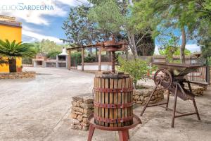 Villa Melograno with exclusive swimming pool surrounded by greenery img9