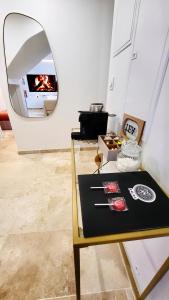 Appartements - LA SUITE DELOS - JACUZZI 2 PLACES - CENTRE VILLE A PIED - LIT QUEEN SIZE - PARKING PRIVEE - WIFI - City Center within walking distance - : photos des chambres