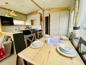 FIRS BORDEAUX - Beautiful Devon Cliffs Caravan