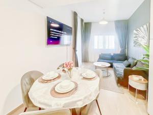 Luxury 2 Bedroom in the Nook 1 next to Metro Energy
