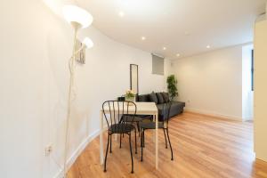 Host Wise - Large Colourful Flats - Ace Location