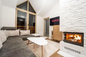 Host2U Penthouse Sauna, Jacuzzi, Fireplace