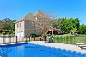 Premium WIFI! Luxurious Home in ASHEVILLE with PRIVATE Hot tub! - Juno