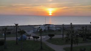 Appartement Entièrement Rénové en Bord de Mer avec Vue Imprenable et Parking Privé