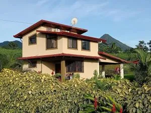 Arenal Dreams House - Guayabal