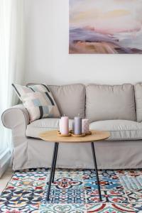 NEW!Charming 2bd apt close to center and natural beach