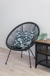 NEW!Charming 2bd apt close to center and natural beach