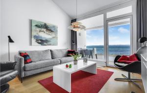 2 Bedroom Cozy Apartment In Ebeltoft