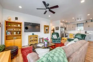 Walk to Marina Tillamook Bay Apt with Water Views! - 曼扎尼塔