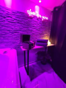 Appartements Studio elegant l-orchidee Jacuzzi en interieur toute l-annee : photos des chambres