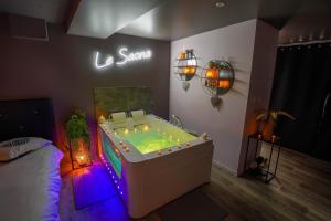 Balnéo et Cinéma Le Saona