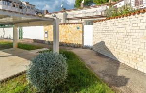 Lovely Apartment In Barbariga With Wifi